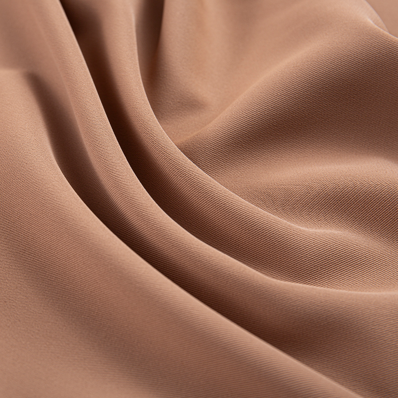 DS347 220GSM Lysebrun Højelastisk anti-rynke hudvenlig mat filament 3/1 skrå polyester spandex 4 vejs stretch stof